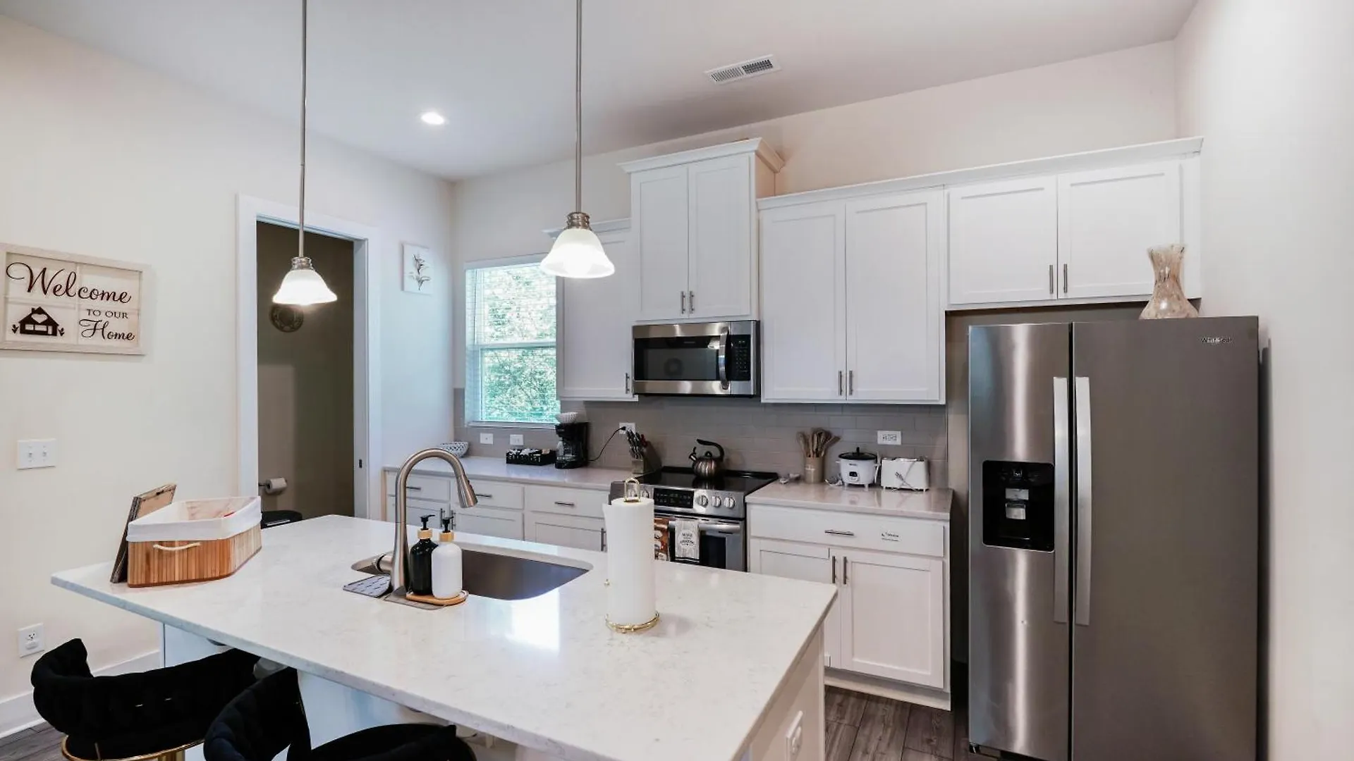 Elegant 3Br Home Family & Business Friendly Near Downtown With Free Parking, Wfh, & Wi-Fi Charlotte Vakantiehuis