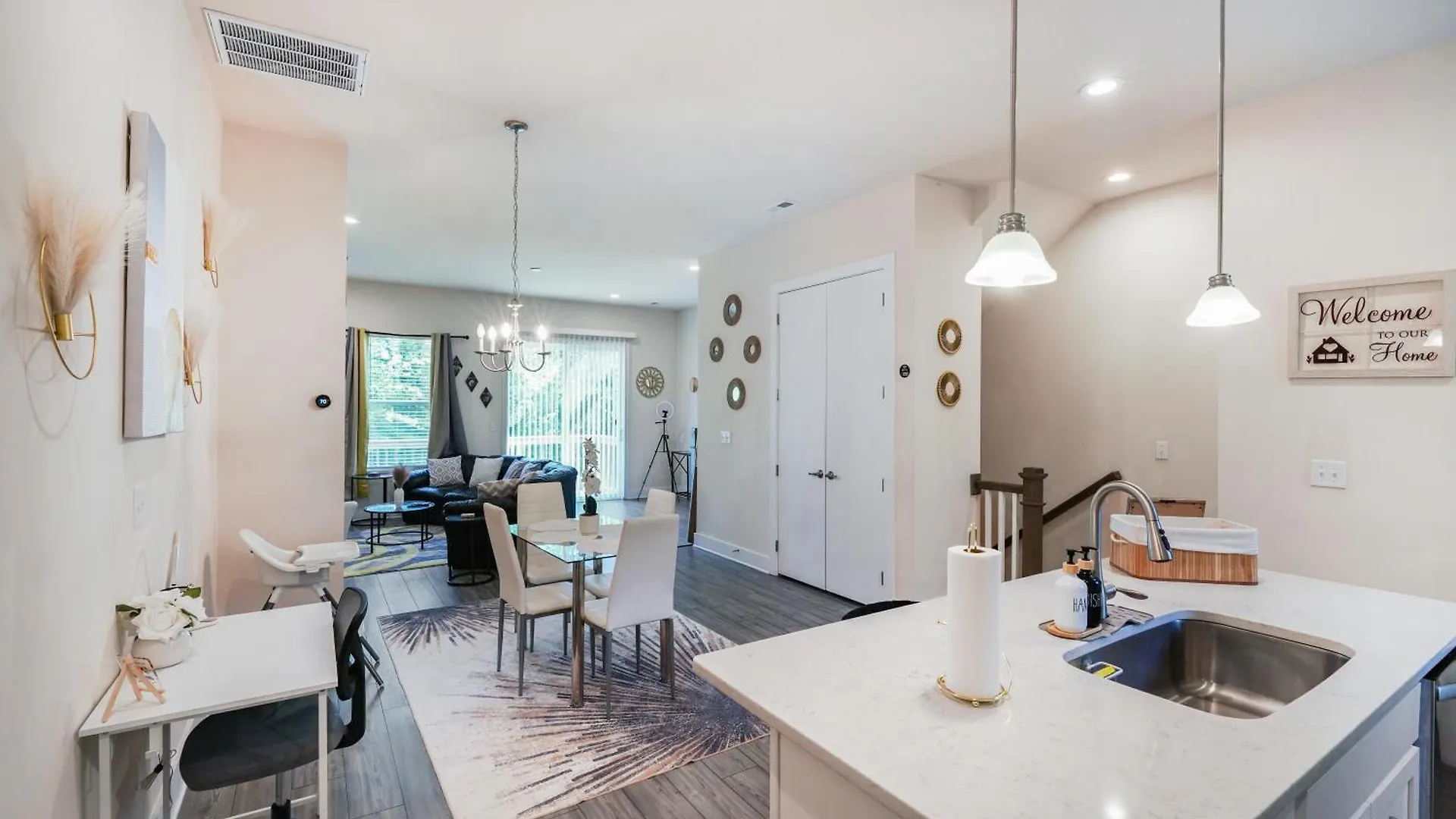 Elegant 3Br Home Family & Business Friendly Near Downtown With Free Parking, Wfh, & Wi-Fi Charlotte Vakantiehuis